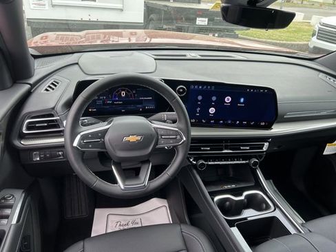 New 2026 Chevrolet Traverse LT w/ Sun and Wheel Package FWD image 28