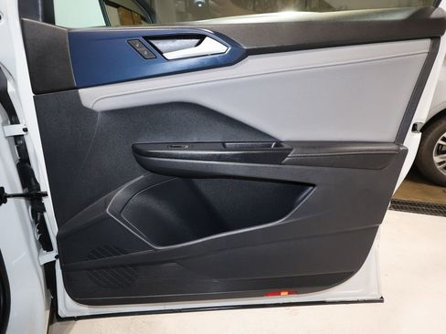 Used 2024 Volkswagen Taos SE image 15