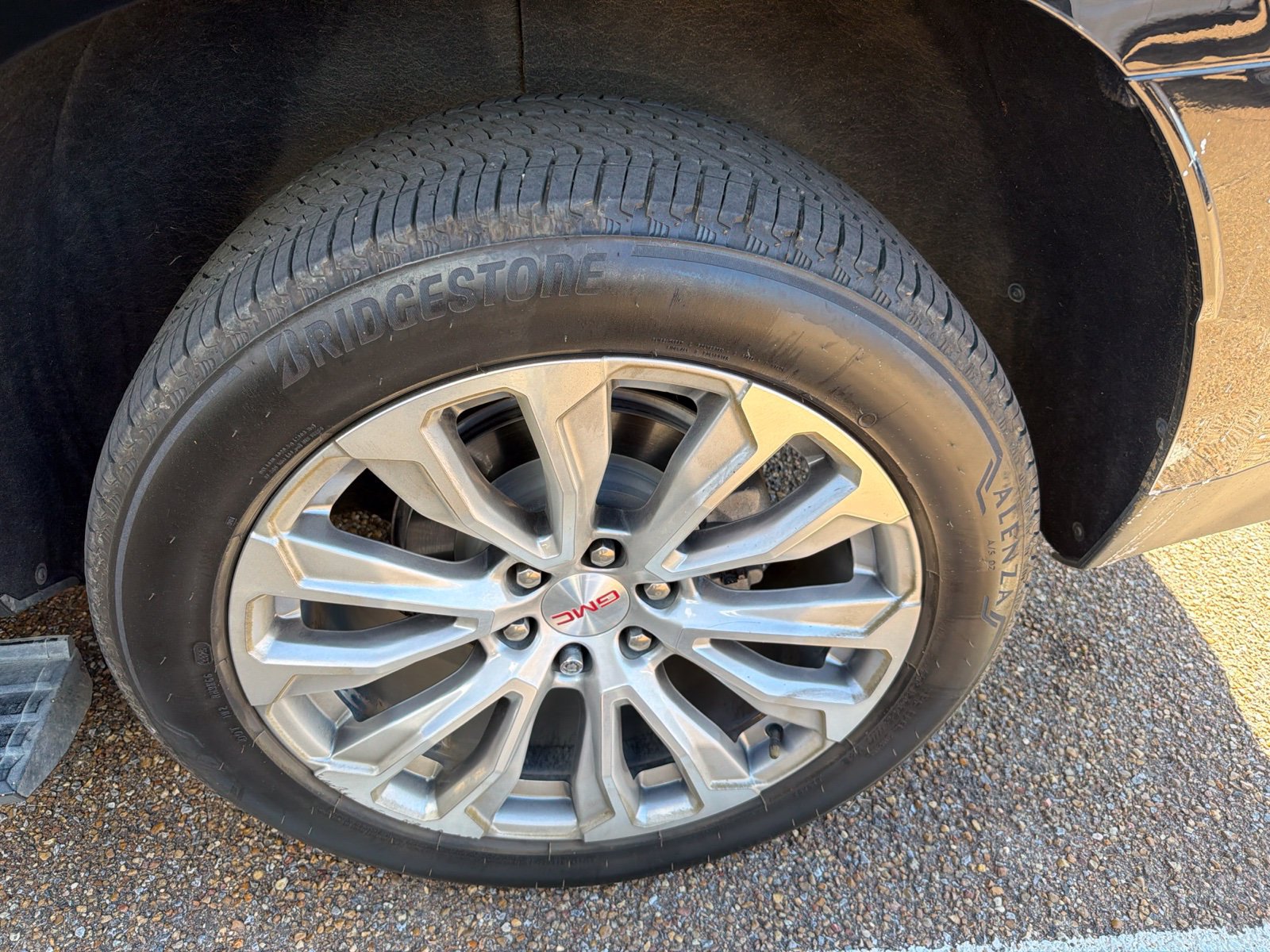 Used 2023 GMC Yukon Denali RWD image 16