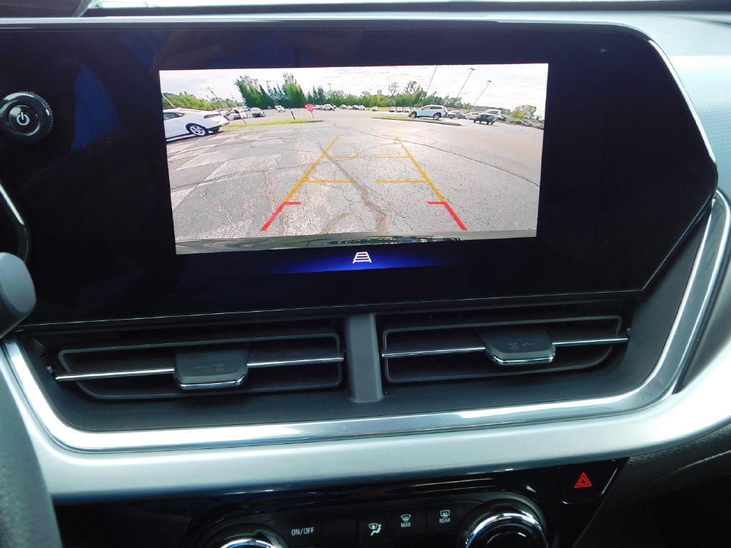 Used 2025 Chevrolet Trax LT FWD image 33