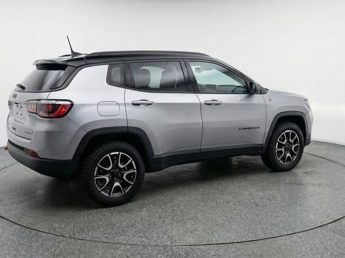 Used 2025 Jeep Compass Trailhawk AWD/4WD image 9