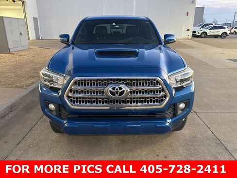 Used 2017 Toyota Tacoma TRD Sport image 2