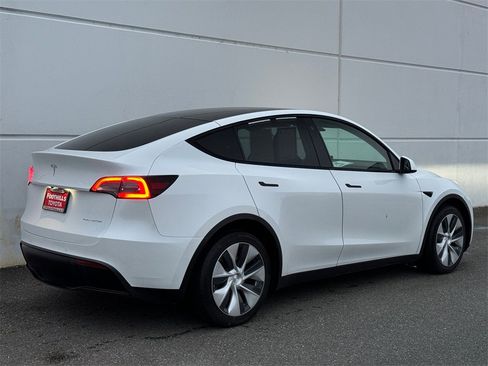 Used 2021 Tesla Model Y Long Range image 7