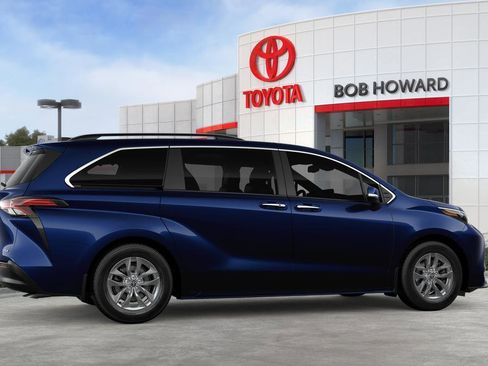 New 2026 Toyota Sienna XLE FWD image 28