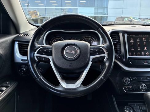 Used 2014 Jeep Cherokee Latitude w/ Comfort/Convenience Group AWD/4WD image 19