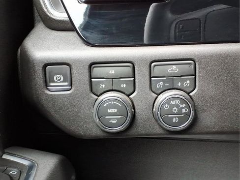 Used 2025 Chevrolet Silverado 2500 LT w/ Convenience Package AWD/4WD image 13