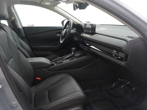 Used 2023 Honda Accord Touring image 11