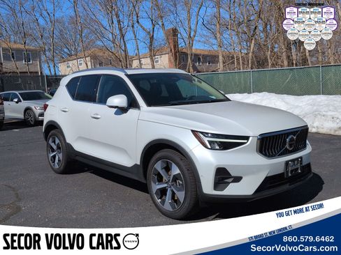 Used 2023 Volvo XC40 B5 Plus w/ Driver Assist Package image 3