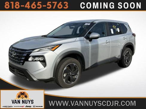 Used 2025 Nissan Rogue SV image 1