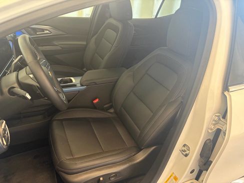 Used 2025 Chevrolet Equinox EV LT FWD image 20