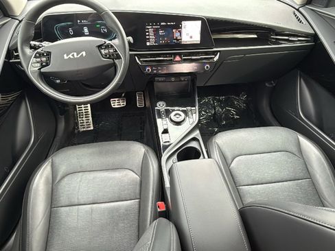 Used 2024 Kia Niro SX Touring image 26