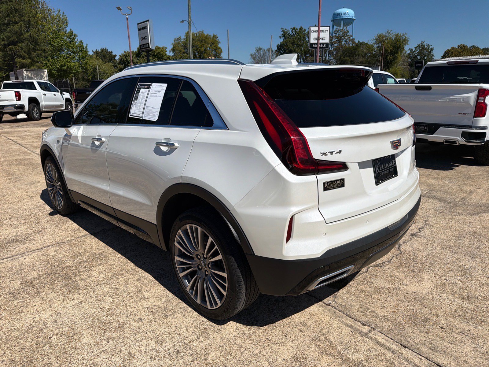 Used 2024 Cadillac XT4 Premium Luxury w/ Active Safety Package FWD image 4