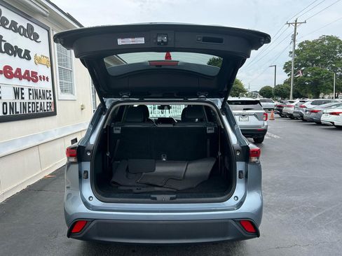 Used 2023 Toyota Highlander XLE AWD/4WD image 29