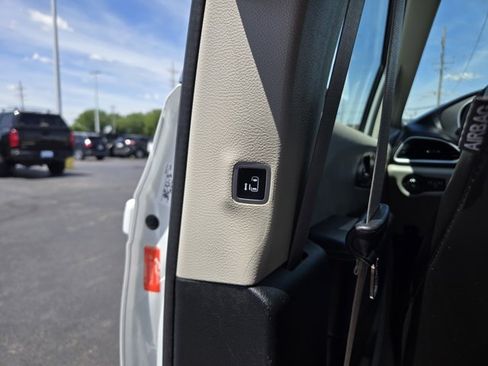Used 2023 Chrysler Pacifica Touring-L FWD image 34