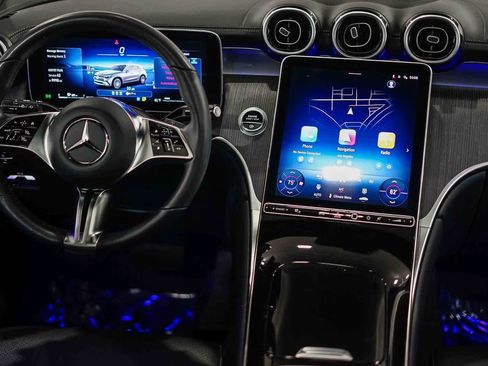 Used 2025 Mercedes-Benz GLC 300 4MATIC image 13