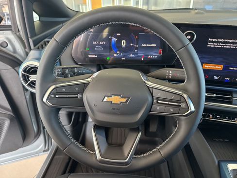 New 2026 Chevrolet Equinox EV LT image 20