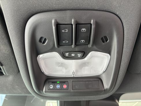 Used 2022 Chevrolet TrailBlazer RS w/ Sun and Liftgate Package AWD/4WD image 21