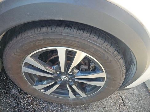 Used 2020 Nissan Kicks SV FWD image 11