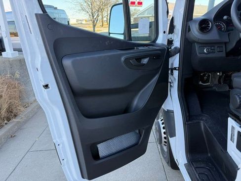 Used 2024 Mercedes-Benz Sprinter 4500 image 9