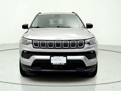 Used 2022 Jeep Compass Latitude w/ Sun and Sound Group AWD/4WD image 2