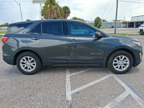 Used 2019 Chevrolet Equinox LS w/ LS Convenience Package FWD image 2