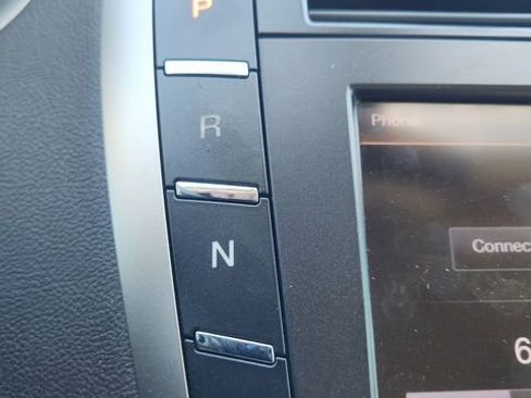 Used 2013 Lincoln MKZ Reserve image 25