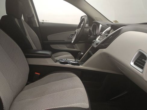 Used 2017 Chevrolet Equinox LT image 21