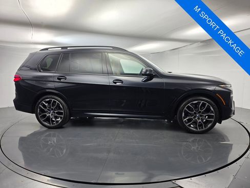 Used 2025 BMW X7 xDrive40i w/ M Sport Package image 3