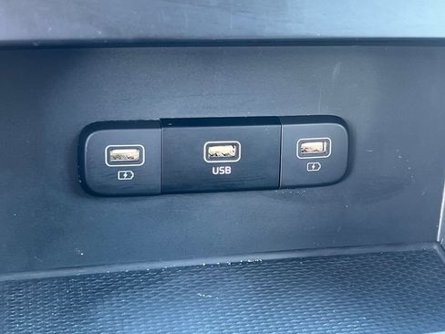 Used 2024 Kia Carnival LX FWD image 34