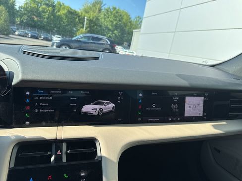 Used 2022 Porsche Taycan RWD image 17