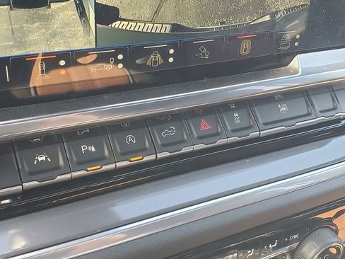 New 2026 Chevrolet Silverado 1500 High Country AWD/4WD image 28