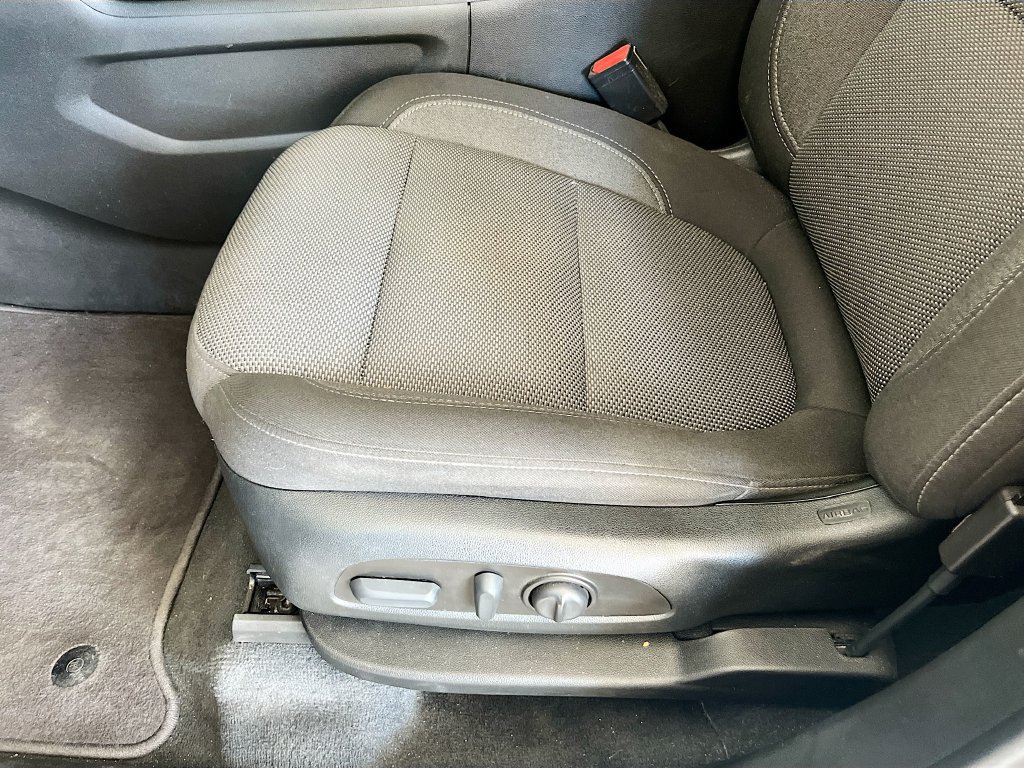Used 2023 Chevrolet Traverse LT FWD image 19