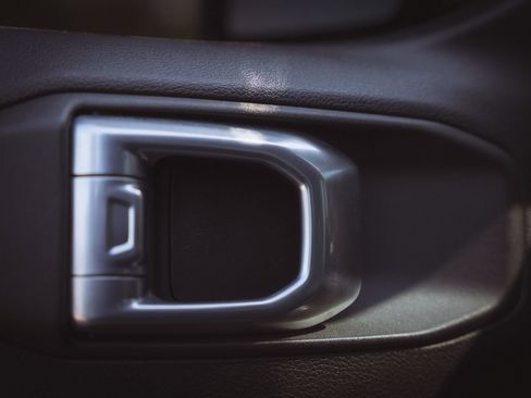 Used 2021 Jeep Wrangler Sport image 24