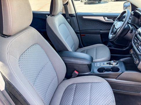 Used 2020 Ford Escape SE image 15