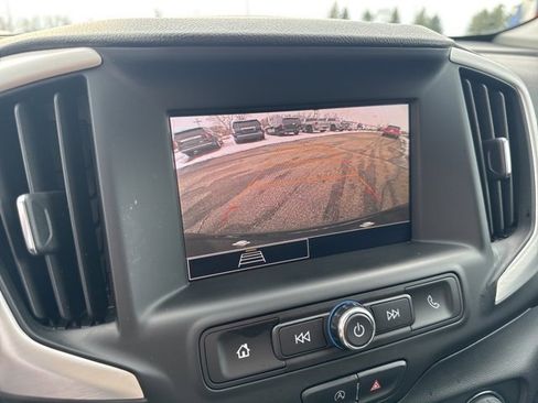 Used 2023 GMC Terrain SLE w/ Driver Convenience Package image 16