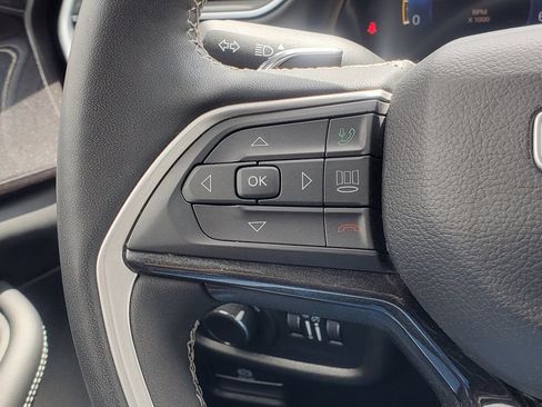 Used 2023 Jeep Grand Cherokee Altitude AWD/4WD image 13