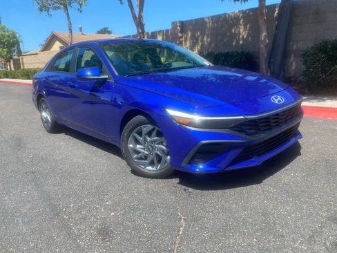 Certified 2024 Hyundai Elantra SEL FWD image 2