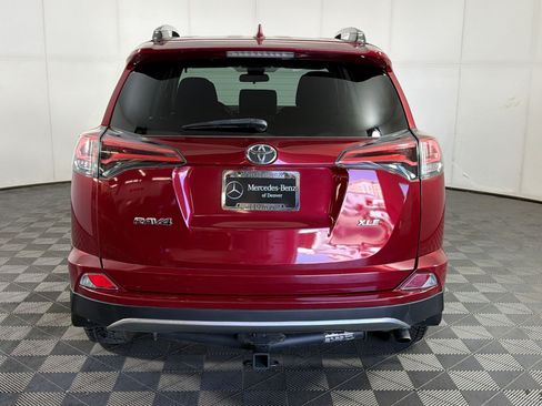 Used 2018 Toyota RAV4 XLE AWD/4WD image 10