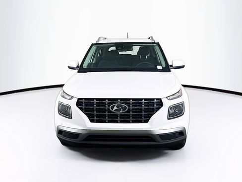 Used 2025 Hyundai Venue SEL image 2