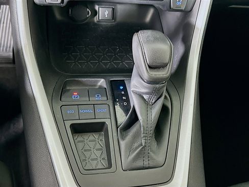 Used 2021 Toyota RAV4 XLE image 24