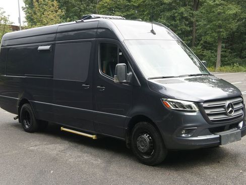 Used 2020 Mercedes-Benz Sprinter 4500 image 12