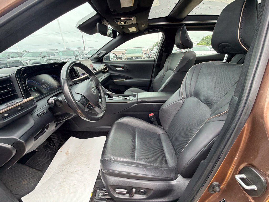 Used 2023 Toyota Crown Platinum AWD/4WD image 9