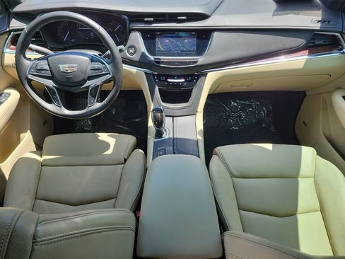 Used 2017 Cadillac XT5 Premium Luxury FWD image 14