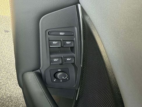 New 2025 Volkswagen Tiguan SE R-Line image 21