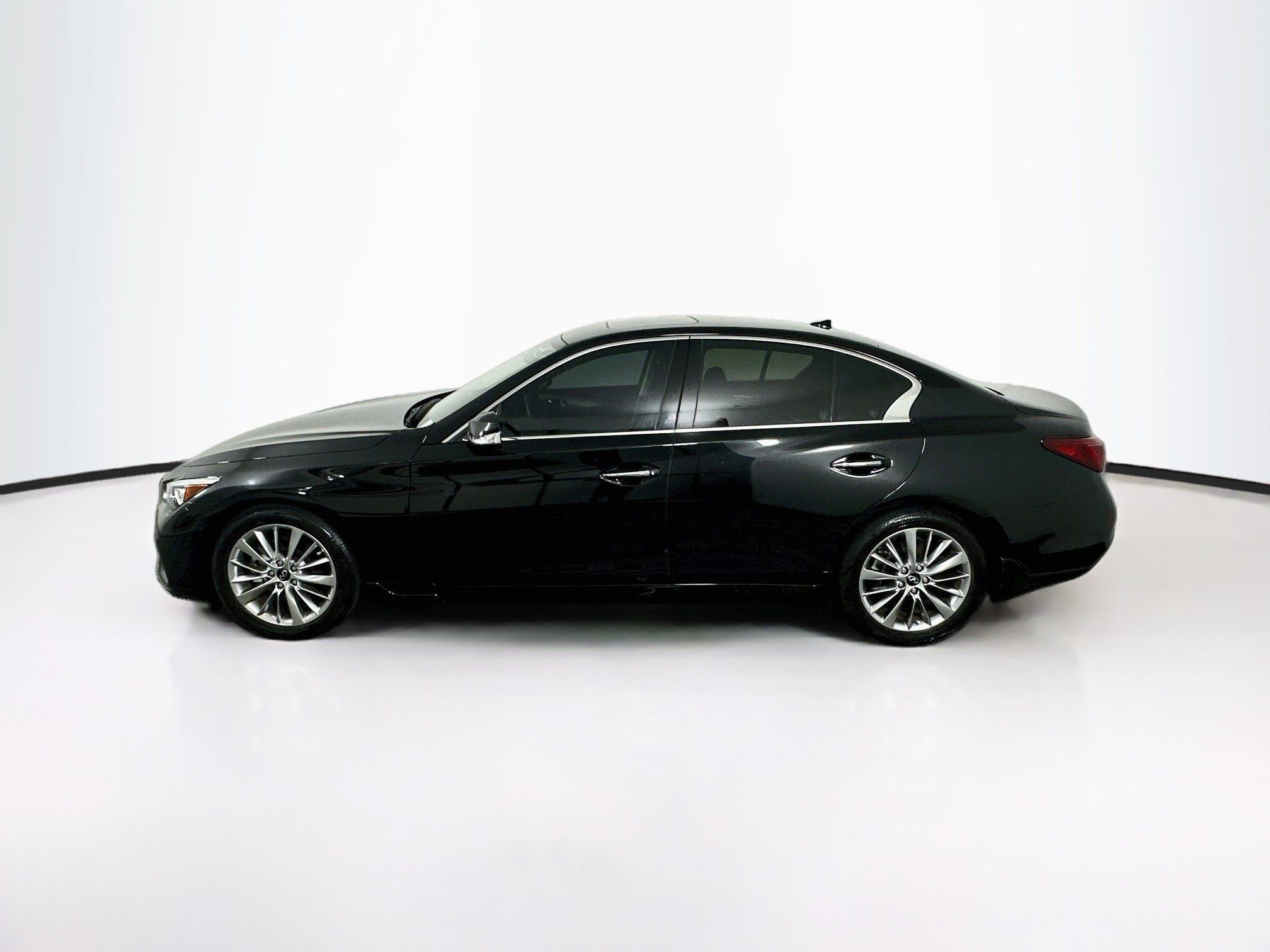 Used 2023 INFINITI Q50 Luxe w/ Cargo Package RWD image 4