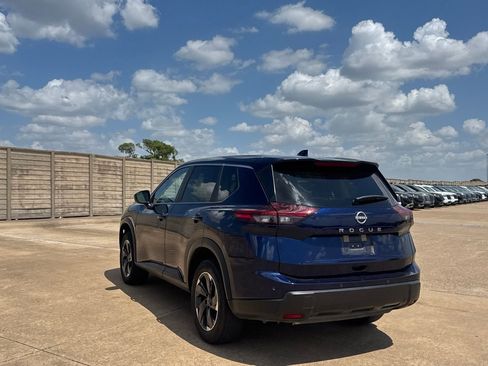 Used 2025 Nissan Rogue SV FWD image 17