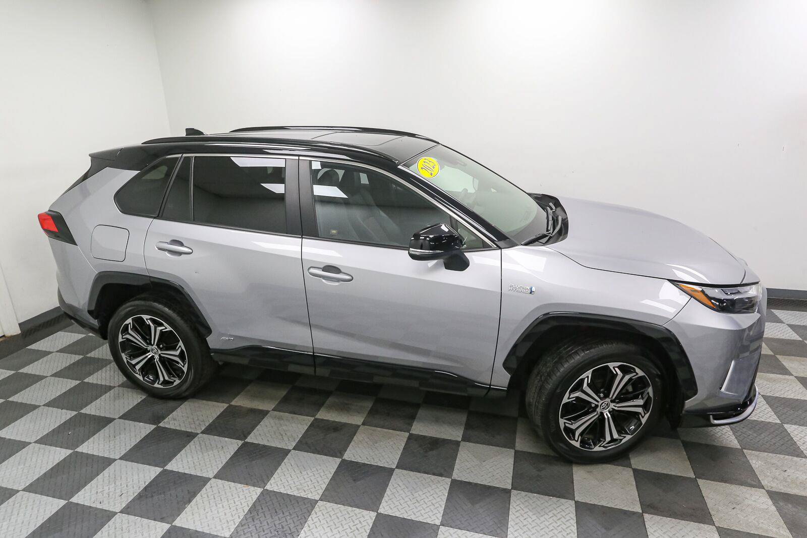 Used 2023 Toyota RAV4 XSE w/ Weather Package AWD/4WD image 5