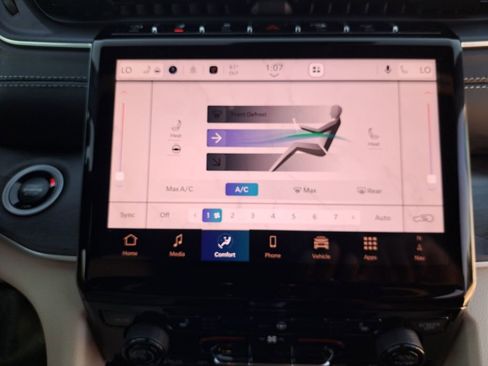 New 2025 Jeep Grand Cherokee Limited image 4