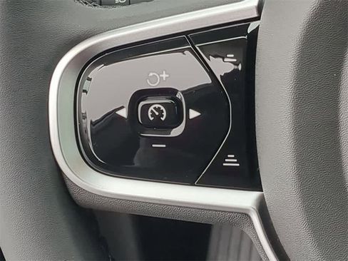 Used 2025 Volvo XC60 B5 Ultra image 23