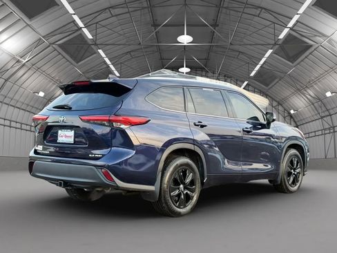 Used 2021 Toyota Highlander XLE image 7